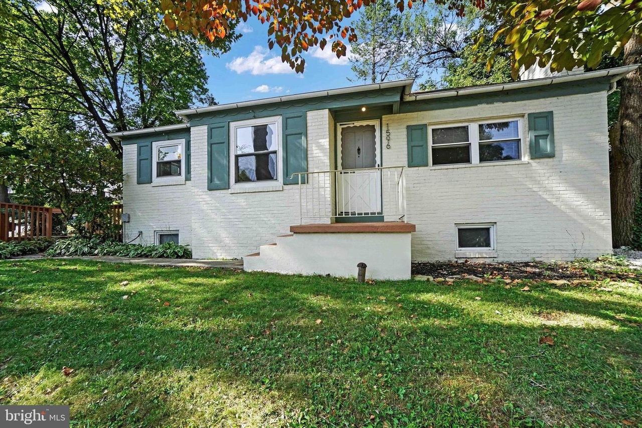 1596 Old Farm Ln, York, PA 17403