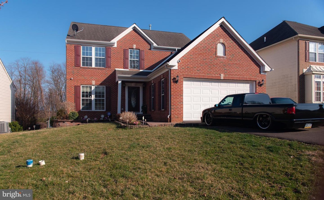 8231 Rose Petal Dr, Philadelphia, PA