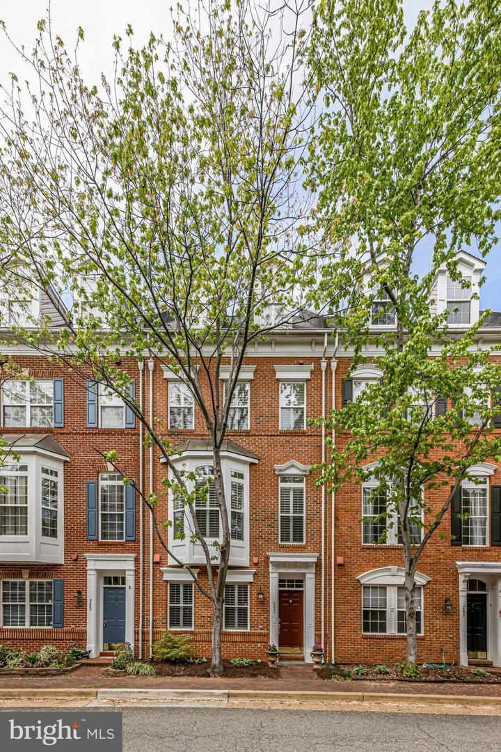 263 Medlock Ln, Alexandria, VA 22304 | MLS# VAAX258428 ...