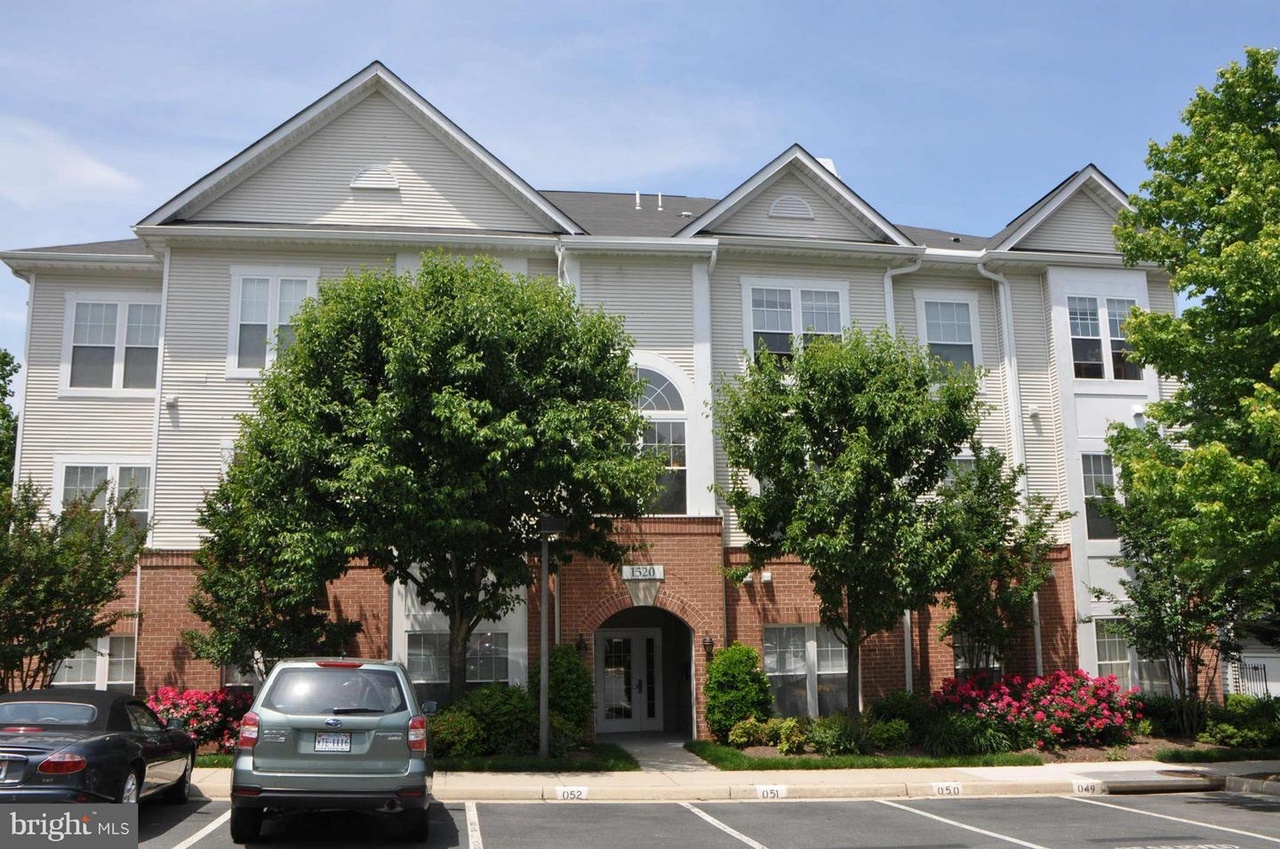 1520 North Point Dr #101, Reston, VA 20194