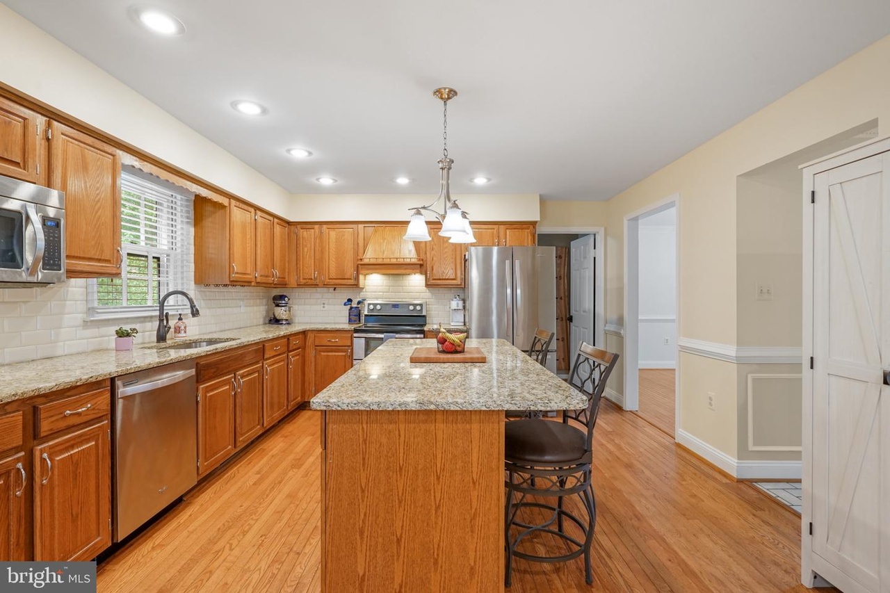 5297 Davis Ford Rd, Woodbridge, VA 22192 MLS VAPW2058534 Redfin