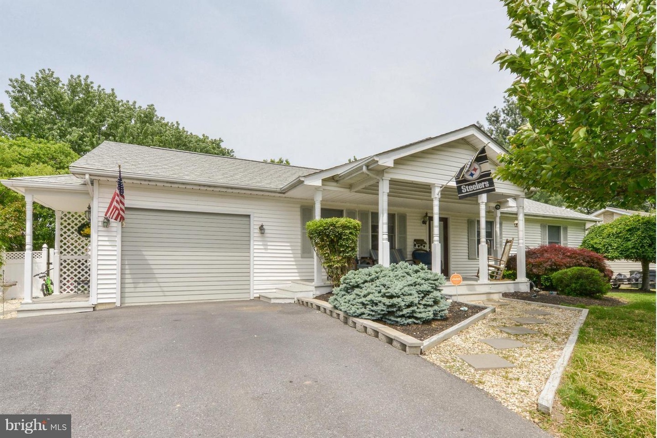 107 Robin Ave, Stephens City, VA 22655