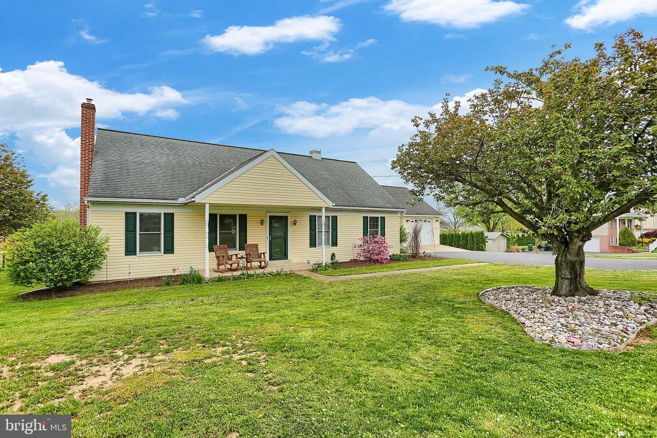 8256 Elizabethtown Rd, Elizabethtown, PA 17022 | Redfin