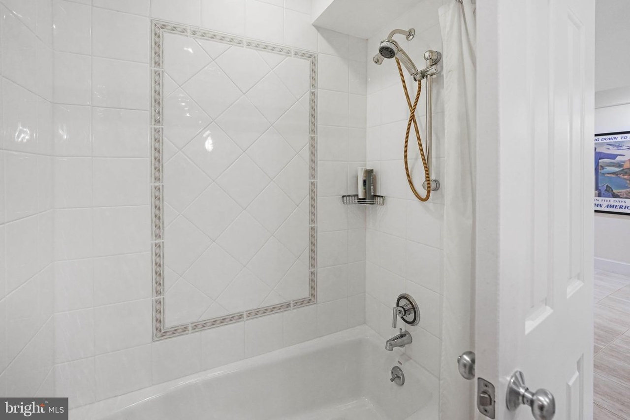1042 Brook Valley Ln, Mclean, VA 22102 MLS VAFX2145834 Redfin
