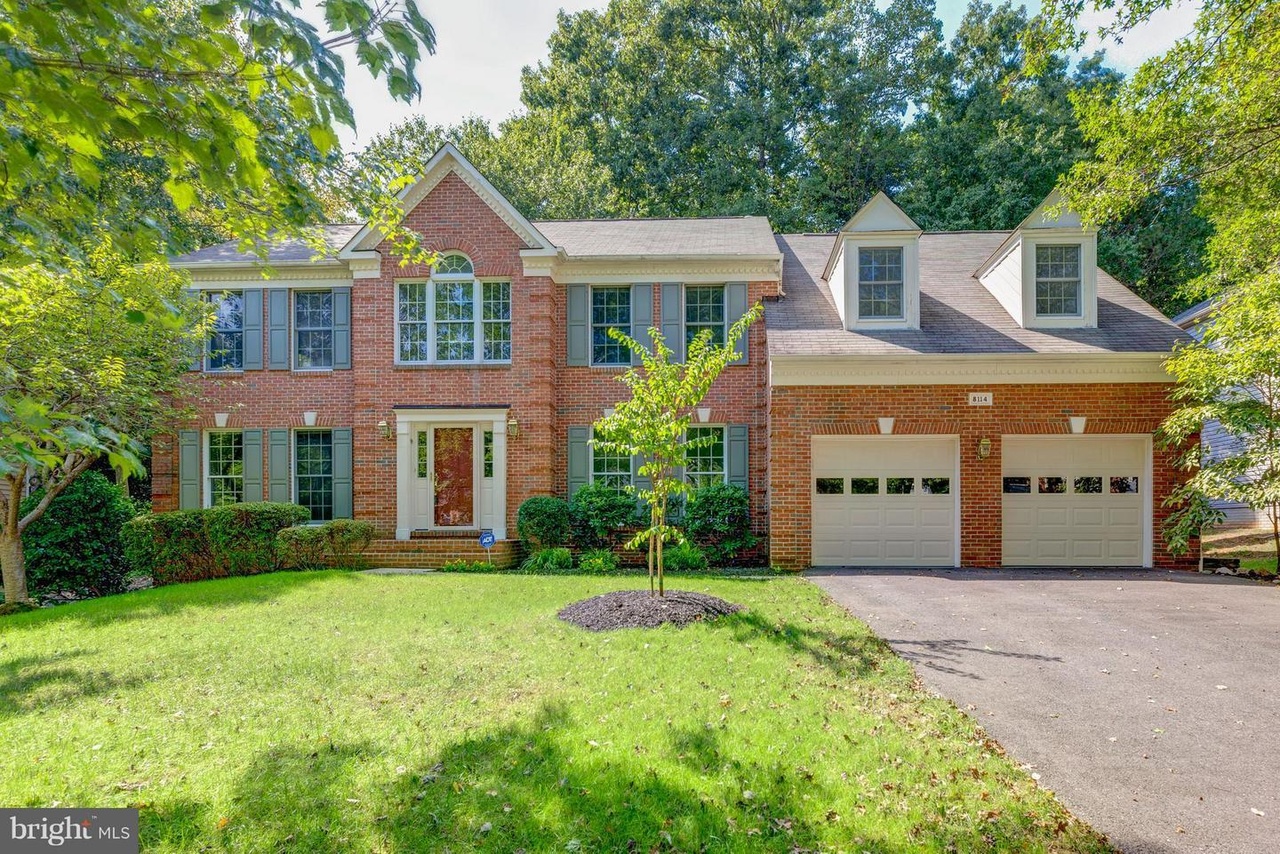 8114 Glenhurst Dr, Fairfax Station, VA 22039