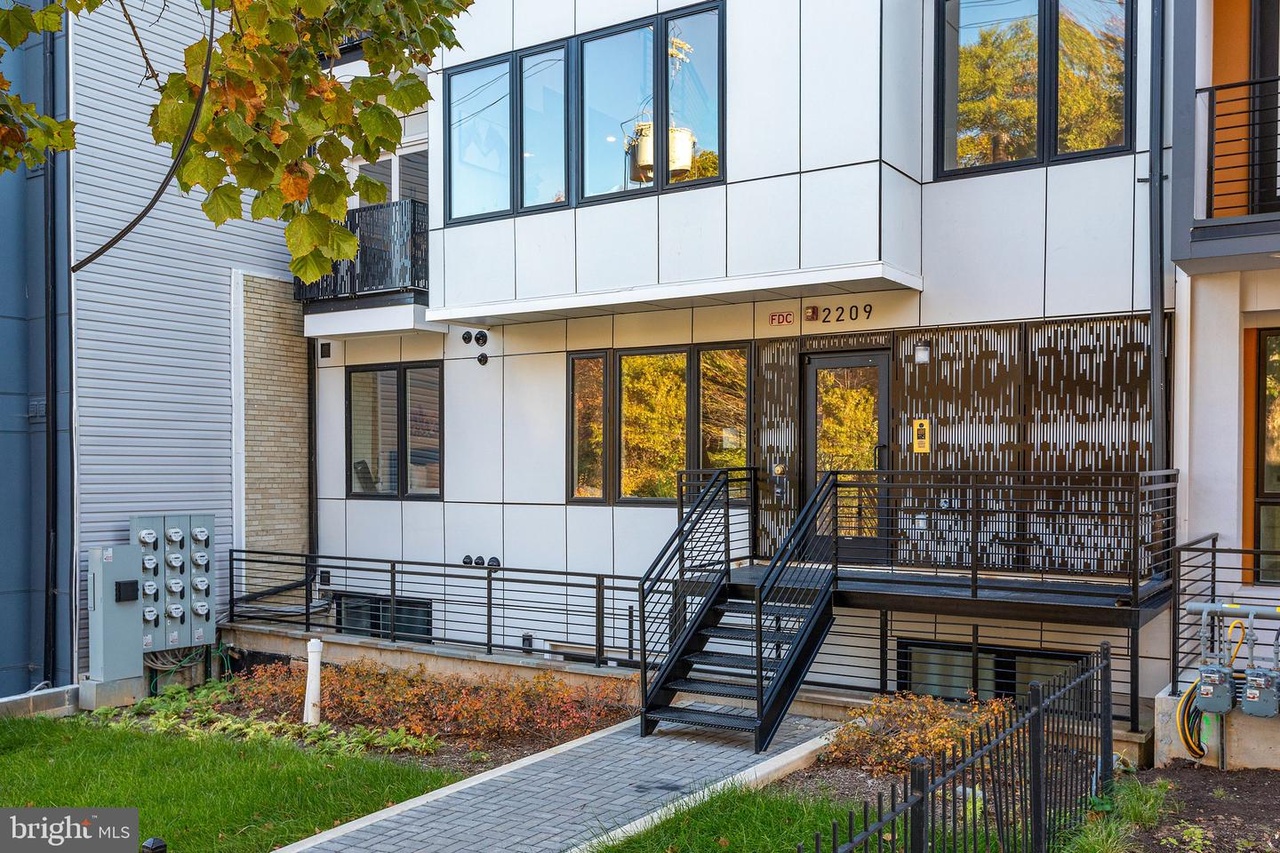 22 M St Ne