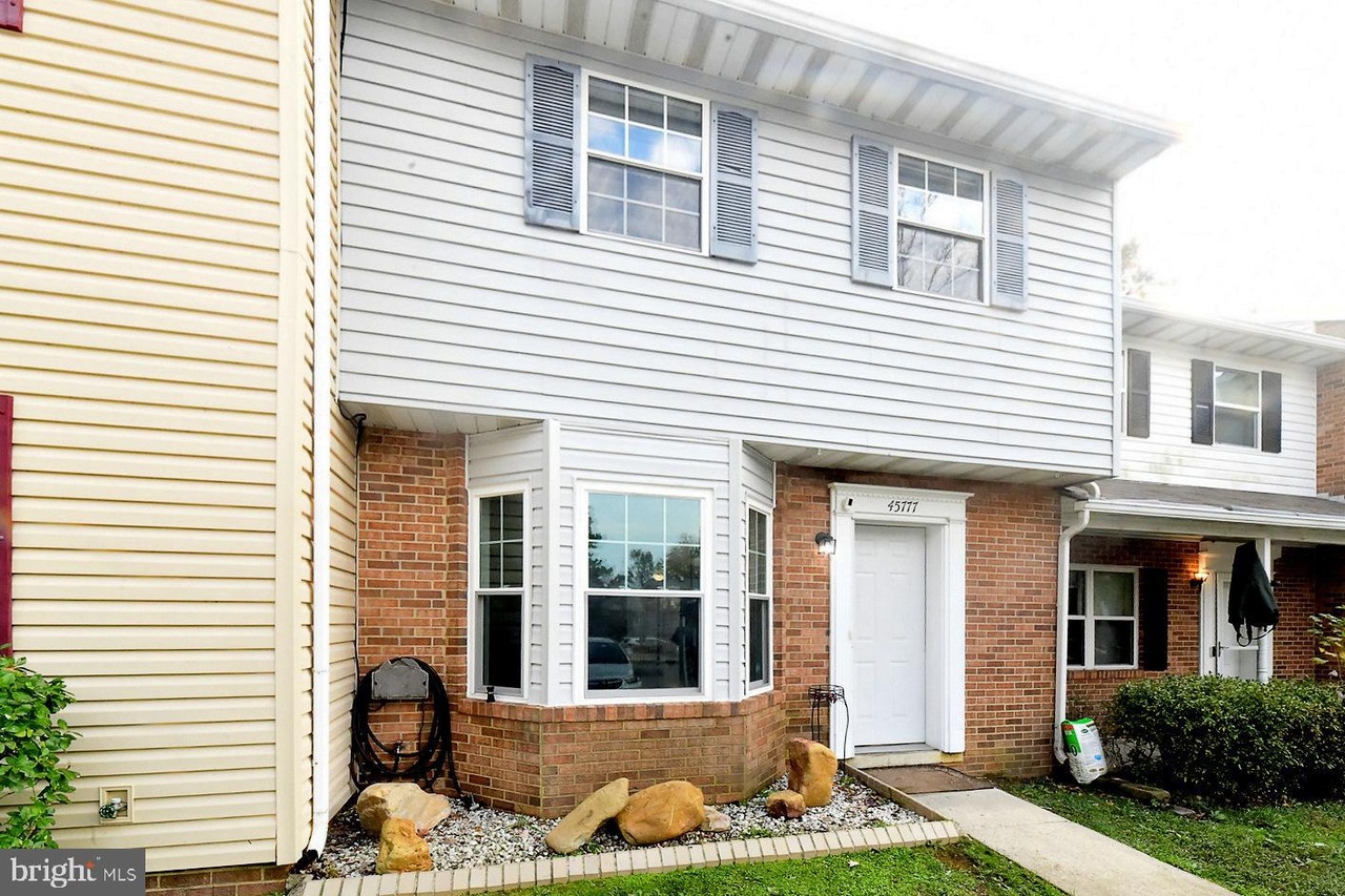 https://ssl.cdn-redfin.com/photo/235/bigphoto/930/MDSM2015930_6.jpg
