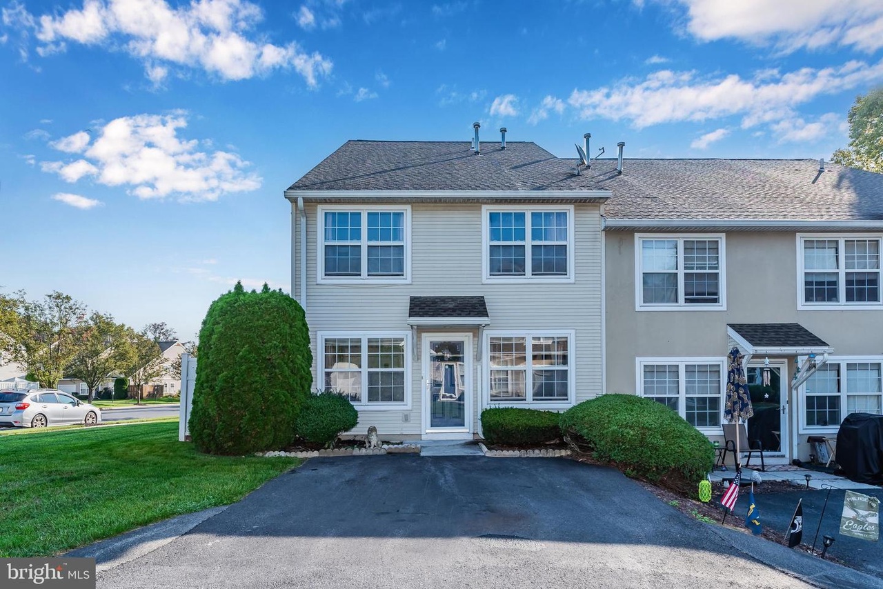 14 Courtyard Dr, Carlisle, PA 17013 | MLS# PACB2024964 | Redfin