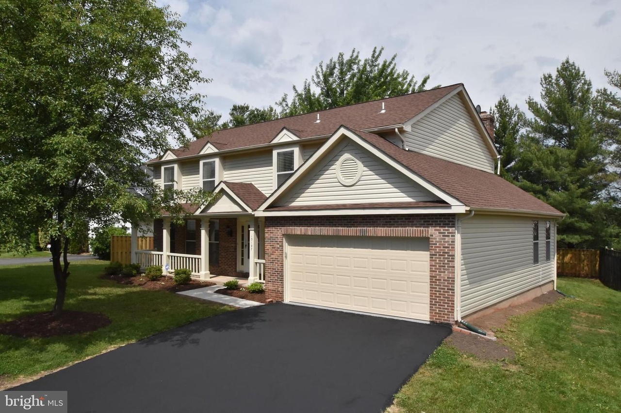 Y☆S 13197 Blue Fox Ln, Fairfax, VA 22033 | Redfin