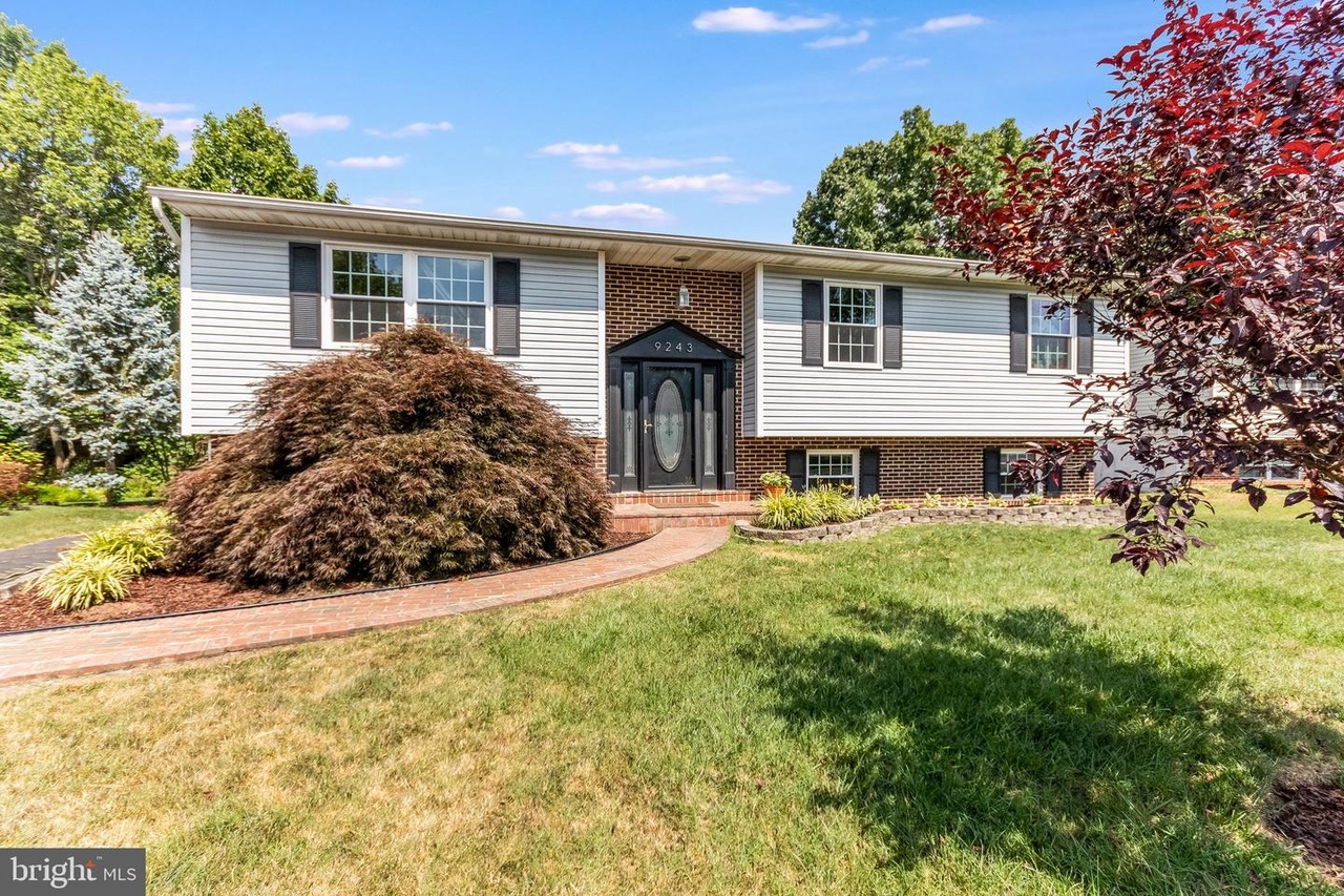 9243 Bayberry Ave, Manassas, VA 20110 | MLS# VAMN139984 | Redfin