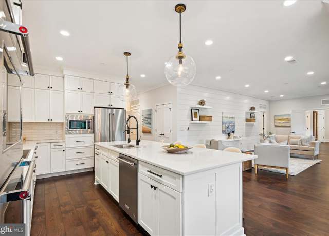 Property at 141 West St #304, Annapolis, MD 21401, 3 beds, 3 baths