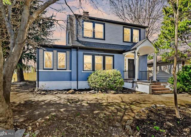 Property at 56 S Dundalk Ave, Baltimore, MD 21222, 6 beds, 3.5 baths