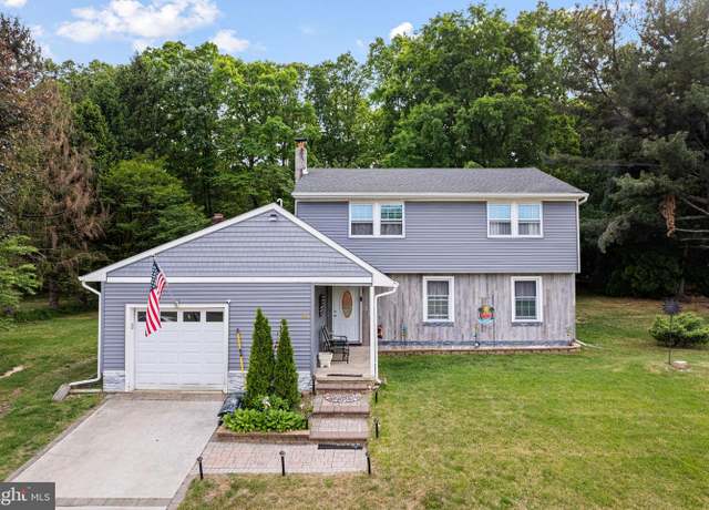 Property at 10 Loretta Blvd, Sicklerville, NJ 08081, 4 beds, 2.5 baths