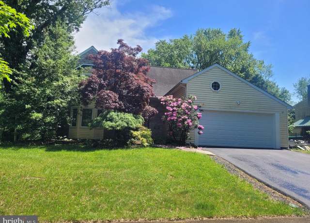 Property at 905 Pebble Ln, Southampton, PA 18966, 4 beds, 2.5 baths