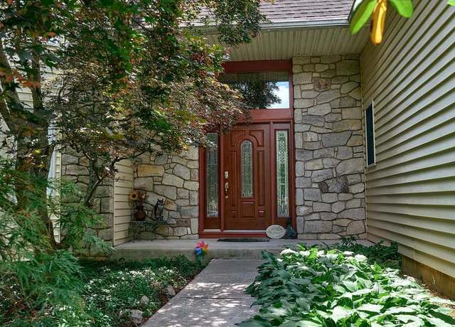 Property at 905 Pebble Ln, Southampton, PA 18966, 4 beds, 2.5 baths