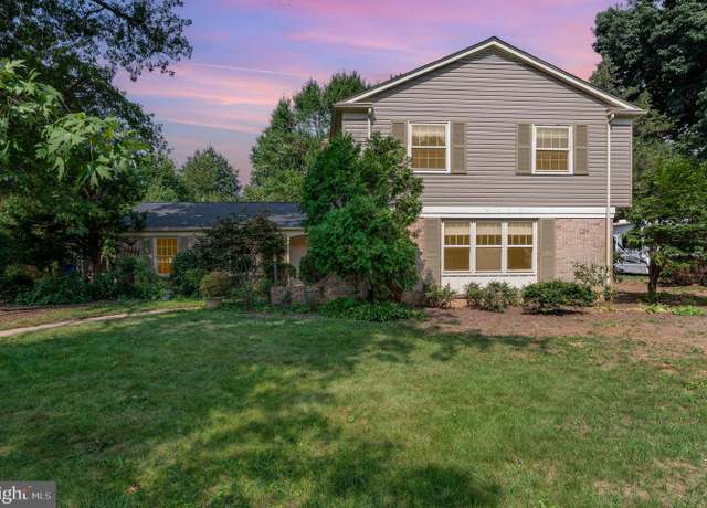 Property at 370 Belvedere St, Carlisle, PA 17013, 4 beds, 2.5 baths