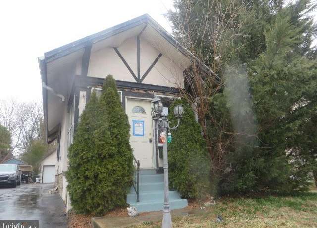 Property at 49 S Woodlawn Ave, Aldan, PA 19018, 3 beds, 1.5 baths
