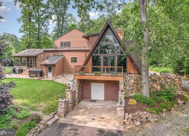 Property at 310 Indian Head Rd, Columbia, PA 17512, 4 beds, 4.5 baths
