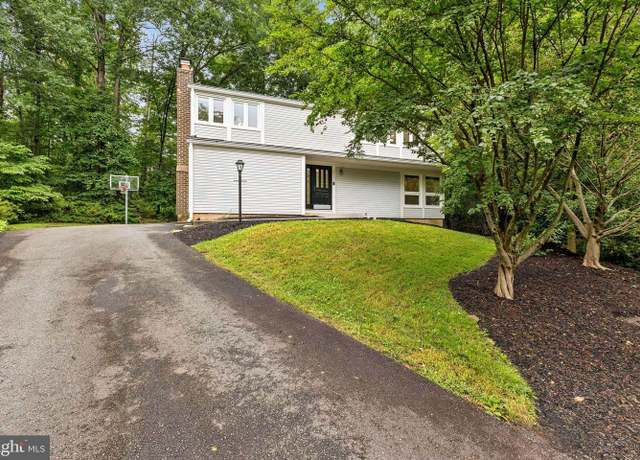 Property at 11234 Hunting Horn Ln, Reston, VA 20191, 4 beds, 2.5 baths