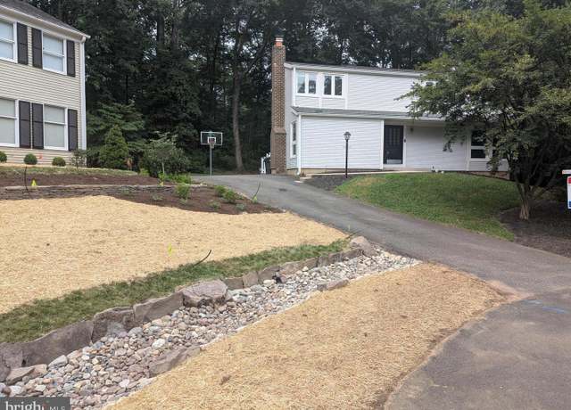 Property at 11234 Hunting Horn Ln, Reston, VA 20191, 4 beds, 2.5 baths