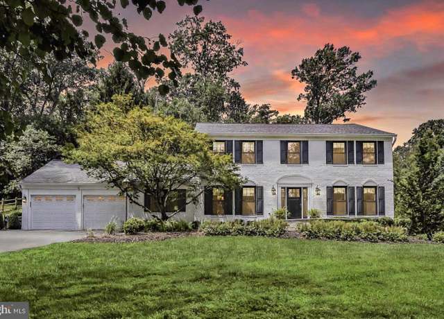 Property at 810 Hickory Vale Ln, Great Falls, VA 22066, 5 beds, 3.5 baths