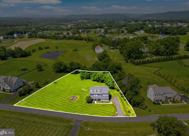 Property at 15019 Lynnford Ct, Waterford, VA 20197, 4 beds, 4.5 baths