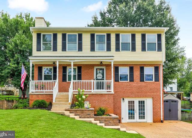 Property at 13717 Palm Rd, Woodbridge, VA 22193, 4 beds, 3.5 baths