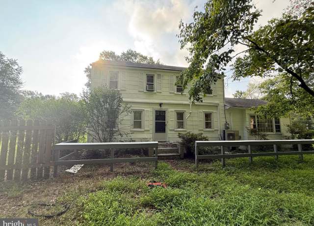 Property at 8 Shinney Ln, Lawrenceville, NJ 08648, 5 beds, 2 baths