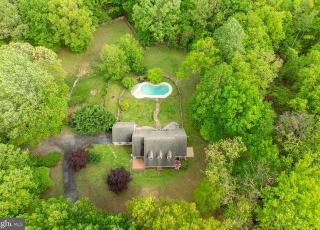 Property at 35 Maple Ln, Coatesville, PA 19320, 4 beds, 2.5 baths