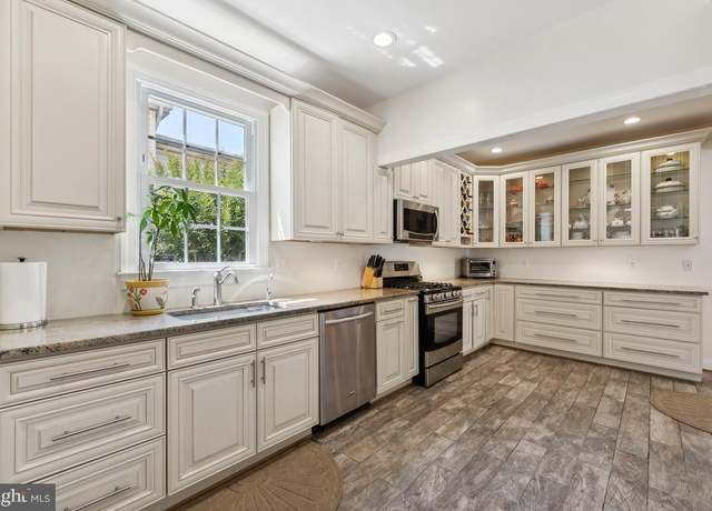 Property at 2034 S Shirlington Rd, Arlington, VA 22204, 3 beds, 4 baths