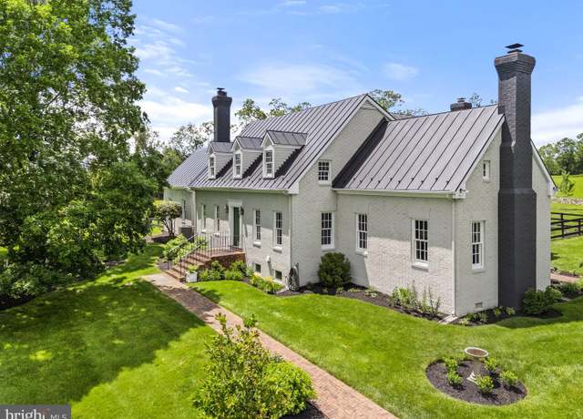 Property at 20707 St Louis Rd, Purcellville, VA 20132, 4 beds, 3.5 baths