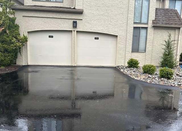 Property at 29 Gate House Ln, Edison, NJ 08820, 2 beds, 1 bath