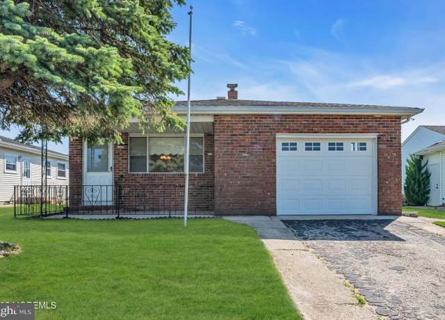 Property at 214 Bonaire Dr, Toms River, NJ 08757, 2 beds, 2 baths
