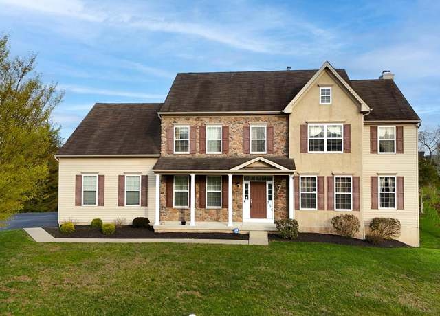 Property at 164 Meadowside Dr, Douglassville, PA 19518, 4 beds, 3.5 baths