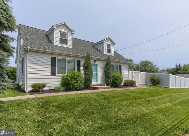 Property at 212 S Lingle Ave, Palmyra, PA 17078, 4 beds, 3.5 baths