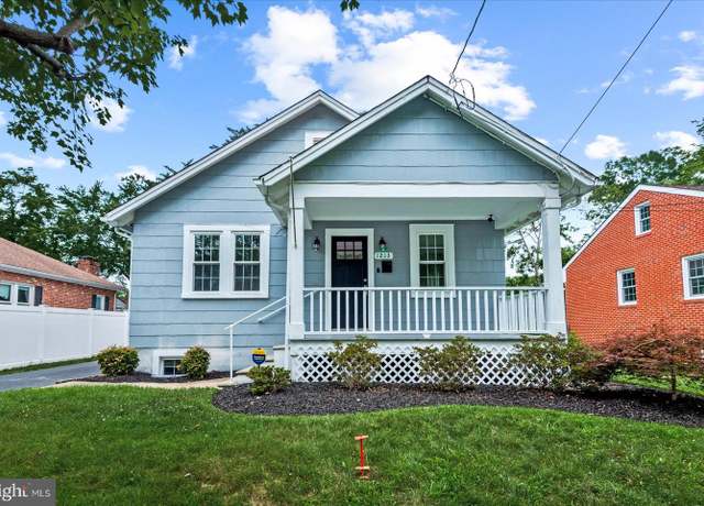Property at 1213 Rowe St, Fredericksburg, VA 22401, 2 beds, 2 baths