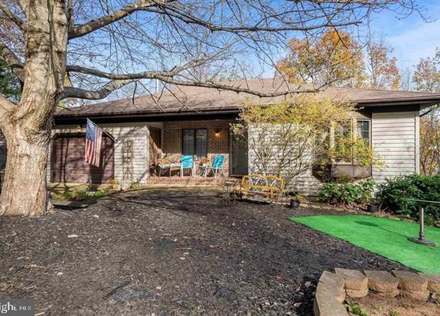 Property at 702 Flower Dr, Mc Gaheysville, VA 22840, 5 beds, 2.5 baths