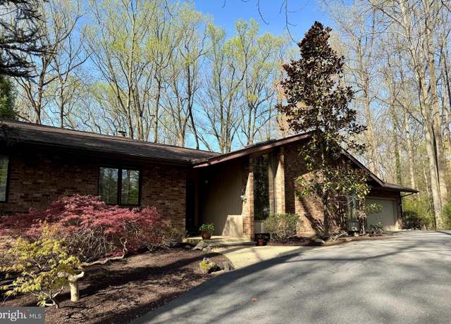 Property at 8 N Buck Ridge Dr, Wilmington, DE 19807, 3 beds, 3 baths