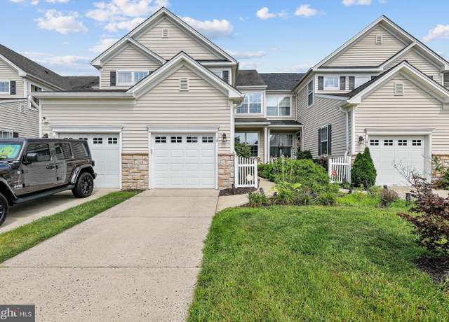 Property at 18 Spinnaker Dr, Mount Laurel, NJ 08054, 3 beds, 2.5 baths