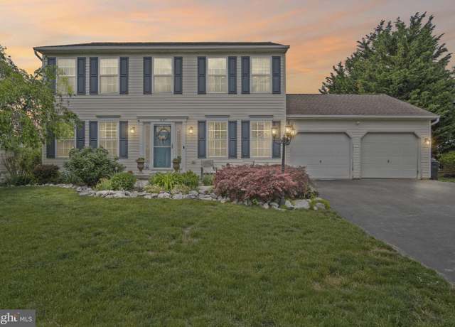 Property at 1107 Shannon Ln, Carlisle, PA 17013, 4 beds, 3.5 baths