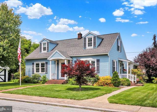 Property at 217 E Chestnut St, Cleona, PA 17042, 4 beds, 2 baths