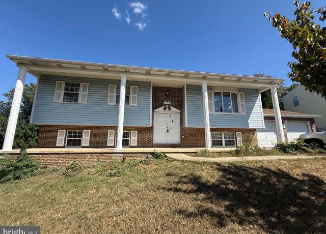 Property at 1360 Breezeview Dr, York, PA 17404, 4 beds, 2.5 baths
