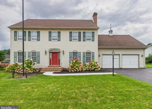 Property at 1977 Bretton Ln, York, PA 17408, 4 beds, 2 baths