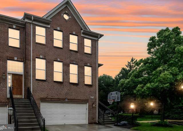Property at 13963 James Cross St, Chantilly, VA 20151, 4 beds, 3.5 baths