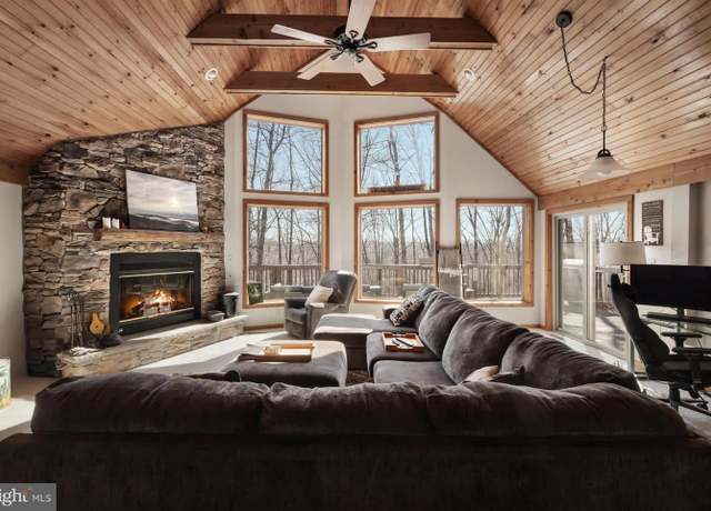 Property at 201 Endless Summer Rd, Hedgesville, WV 25427, 4 beds, 2 baths