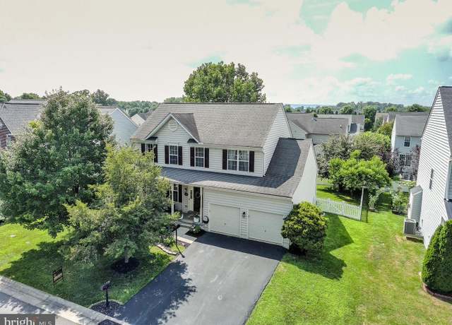 Property at 195 Dinwiddie Way, Kearneysville, WV 25430, 4 beds, 2.5 baths