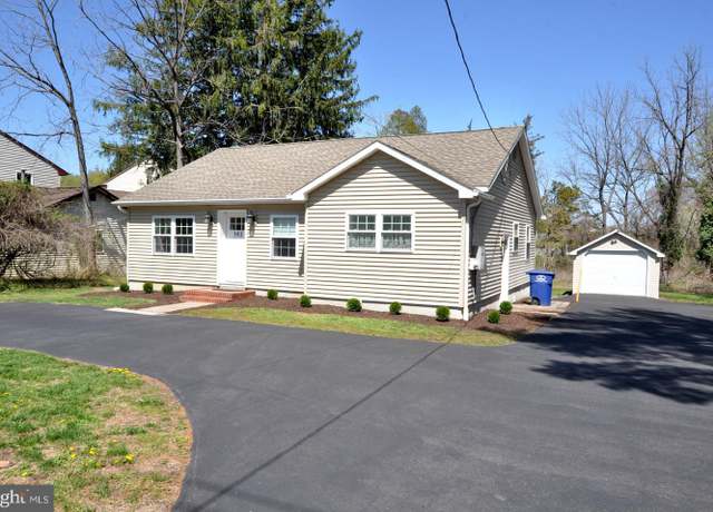 Property at 141 Old Marlton Pike, Medford, NJ 08055, 3 beds, 1 bath