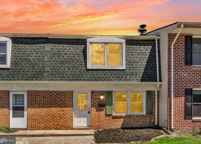 Property at 321 Village Dr, Gettysburg, PA 17325, 3 beds, 1.5 baths