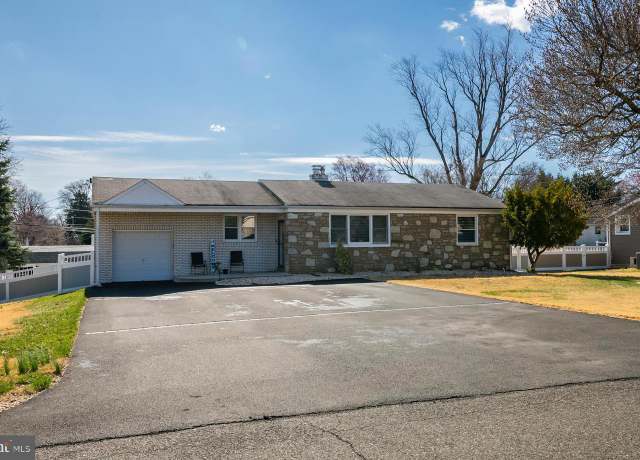 Property at 27 N Westview Ave, Feasterville Trevose, PA 19053, 3 beds, 2 baths