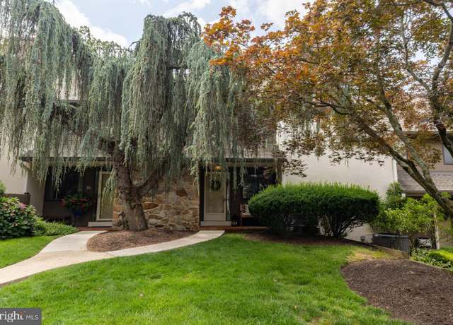Property at 77 Oak Knoll Dr #77, Berwyn, PA 19312, 3 beds, 2.5 baths